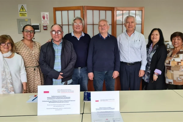 Spotkanie z dr Jorge Ito Tosa, (czwarty od lewej)  Dyrektorem fundacji MOA del Peru i innymi z przedstawicielami Fundacji